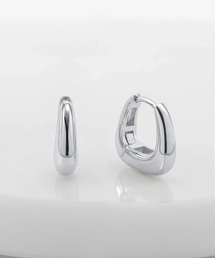 Neve Huggie - Earring