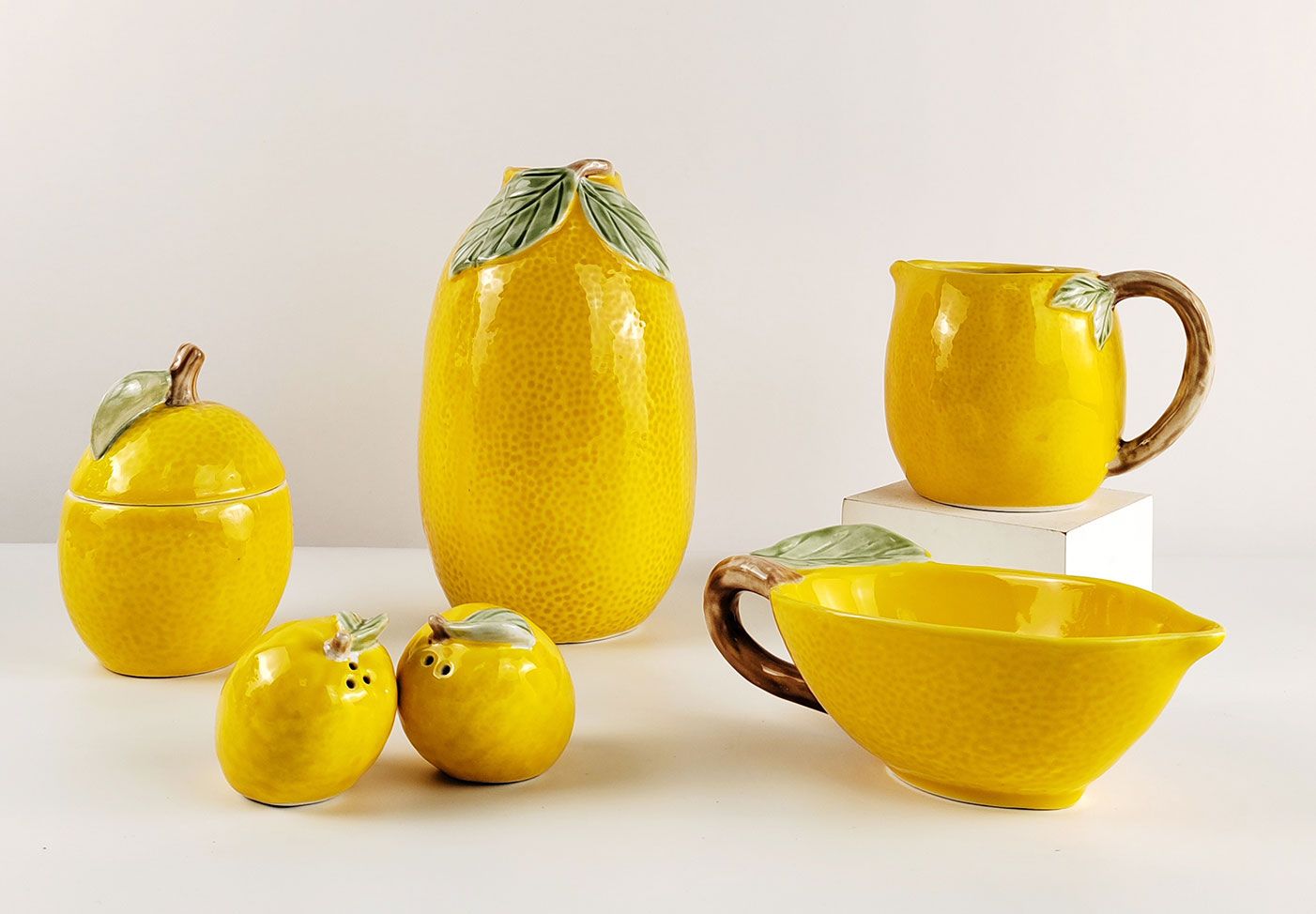 Lemon Salt & Pepper Shaker / Yellow
